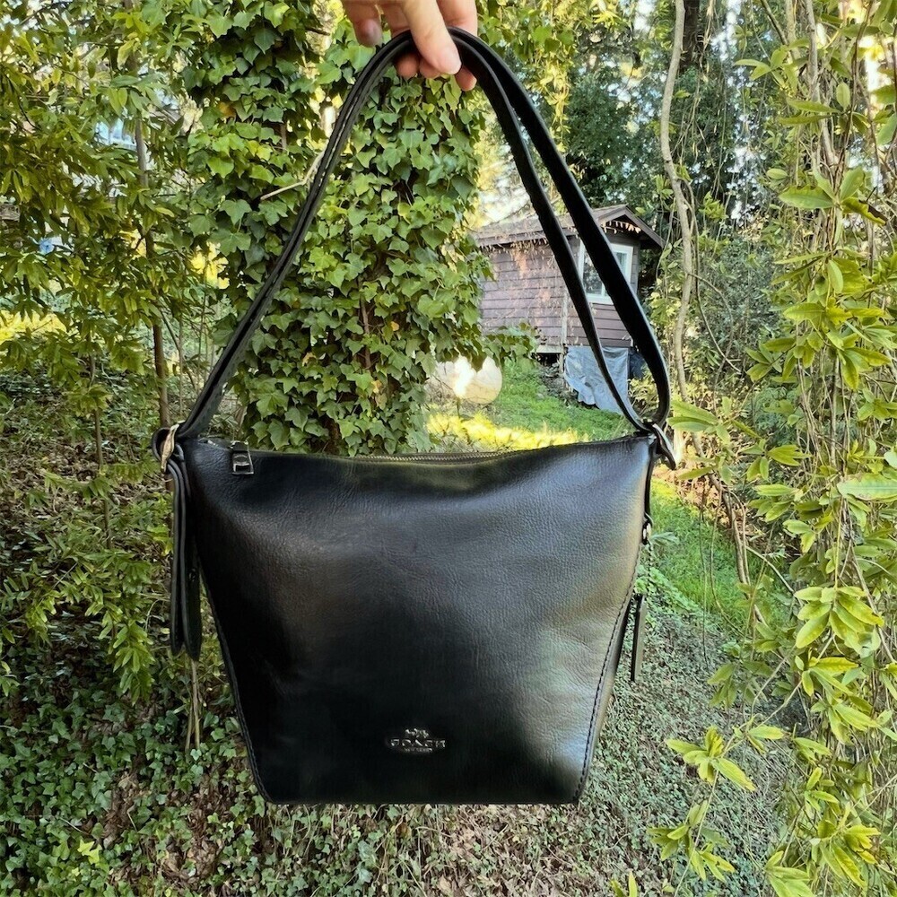 VINTAGE COACH Black Leather Shoulder Bag with Gunmetal Hardware 21377 AUTHENTIC